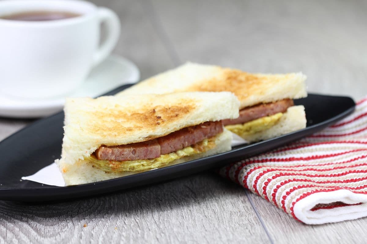 E05. Luncheon Meat and Egg Sandwich
