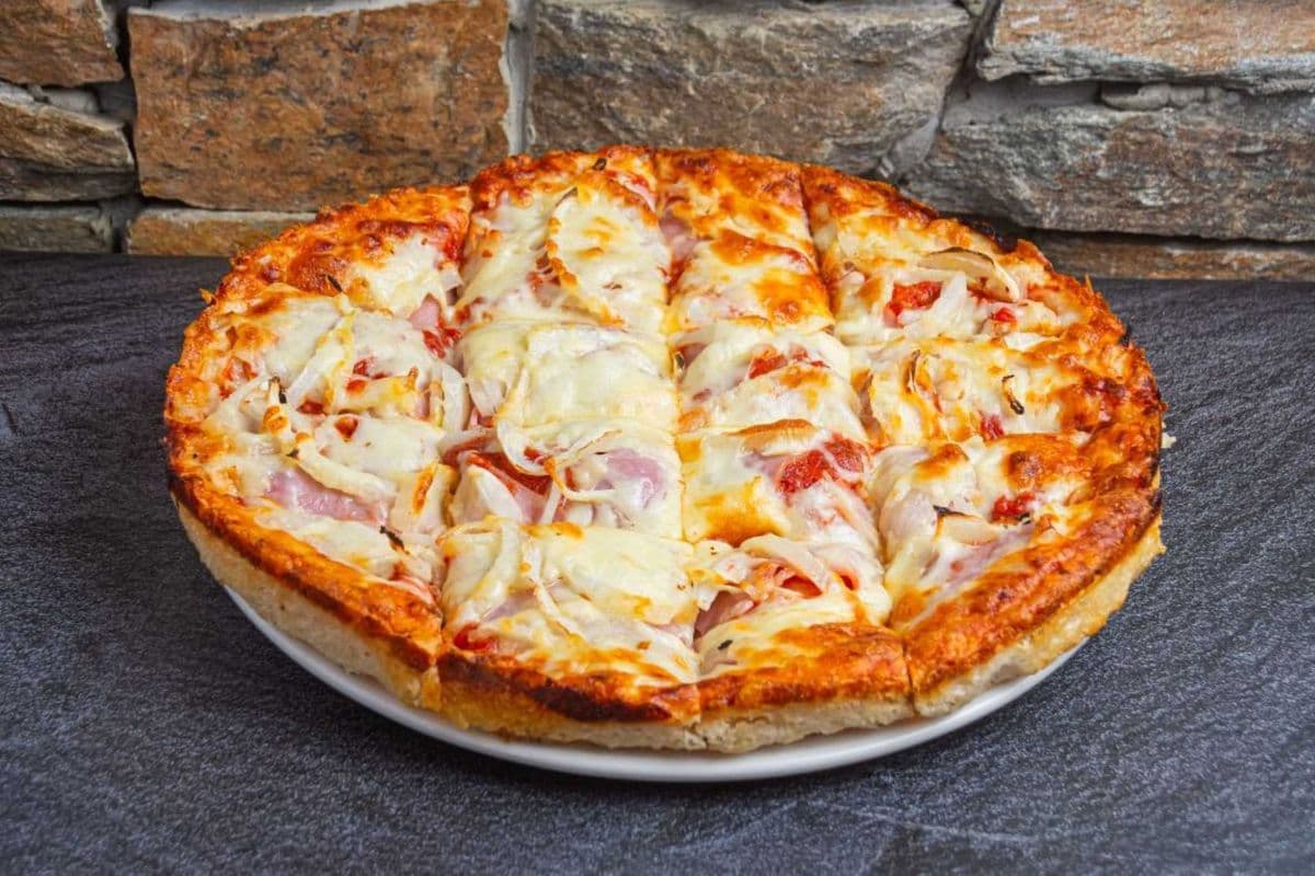 #22 10" Medium Ham and Onion Classic Pizza