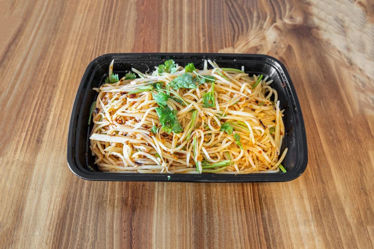 Hot and Sour Shredded Potatoes（拌土豆丝）
