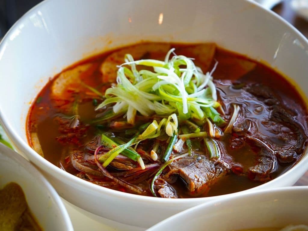 BUN BO HUE SPICY BEEF & PORK NOODLE SOUP