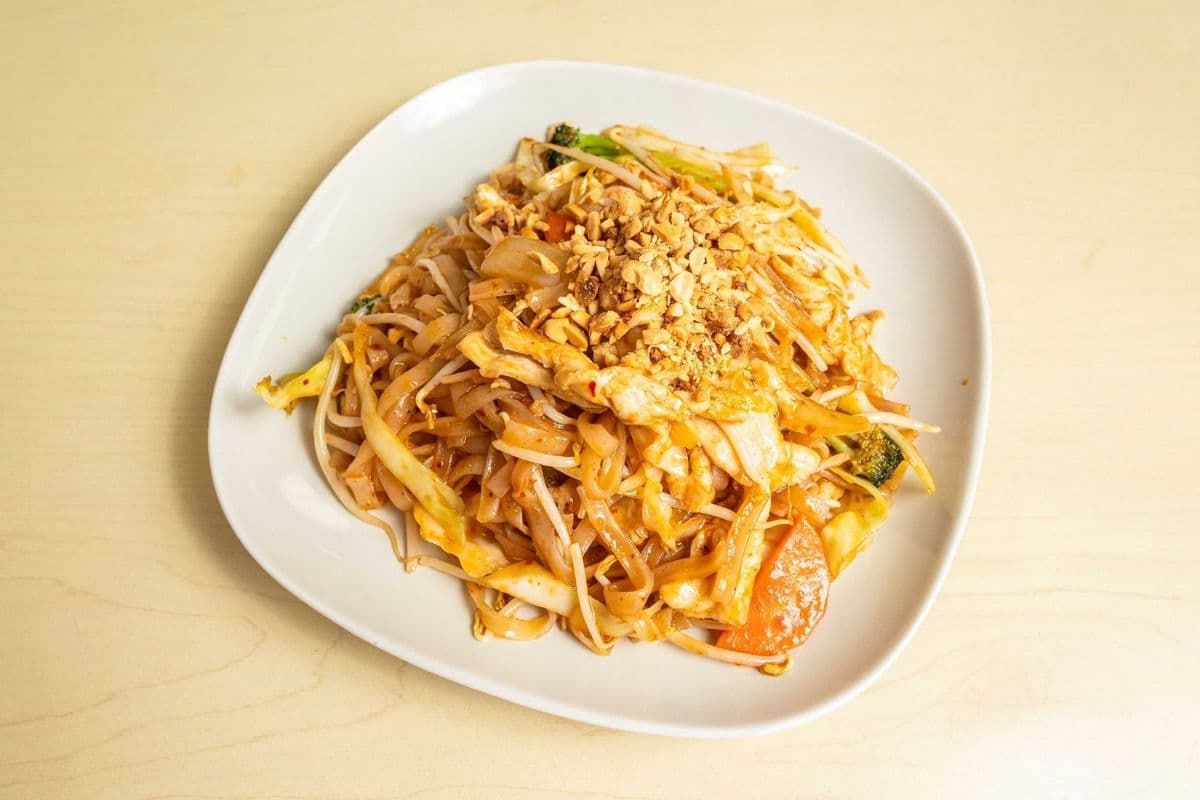 VP1. Pork Pad Thai rice noodle