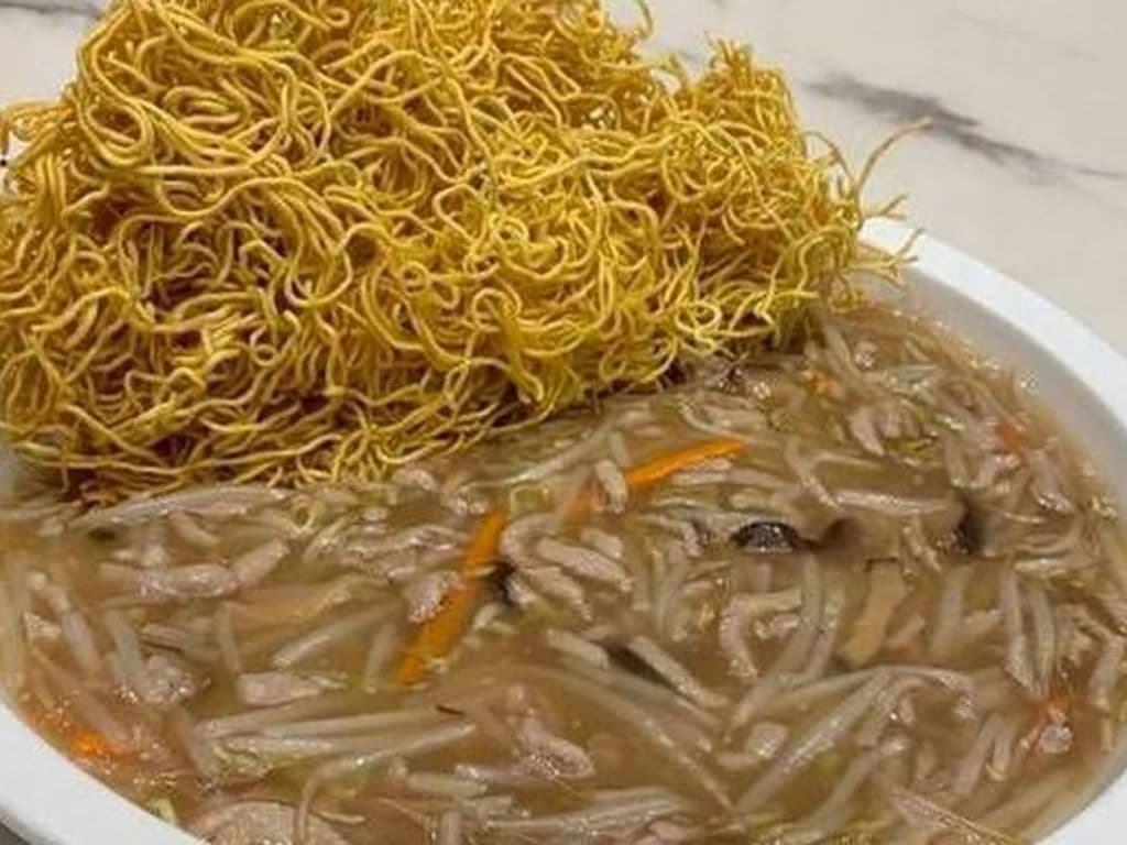 Crispy Chow Mein w/ Shredded Pork & Mushroom 78