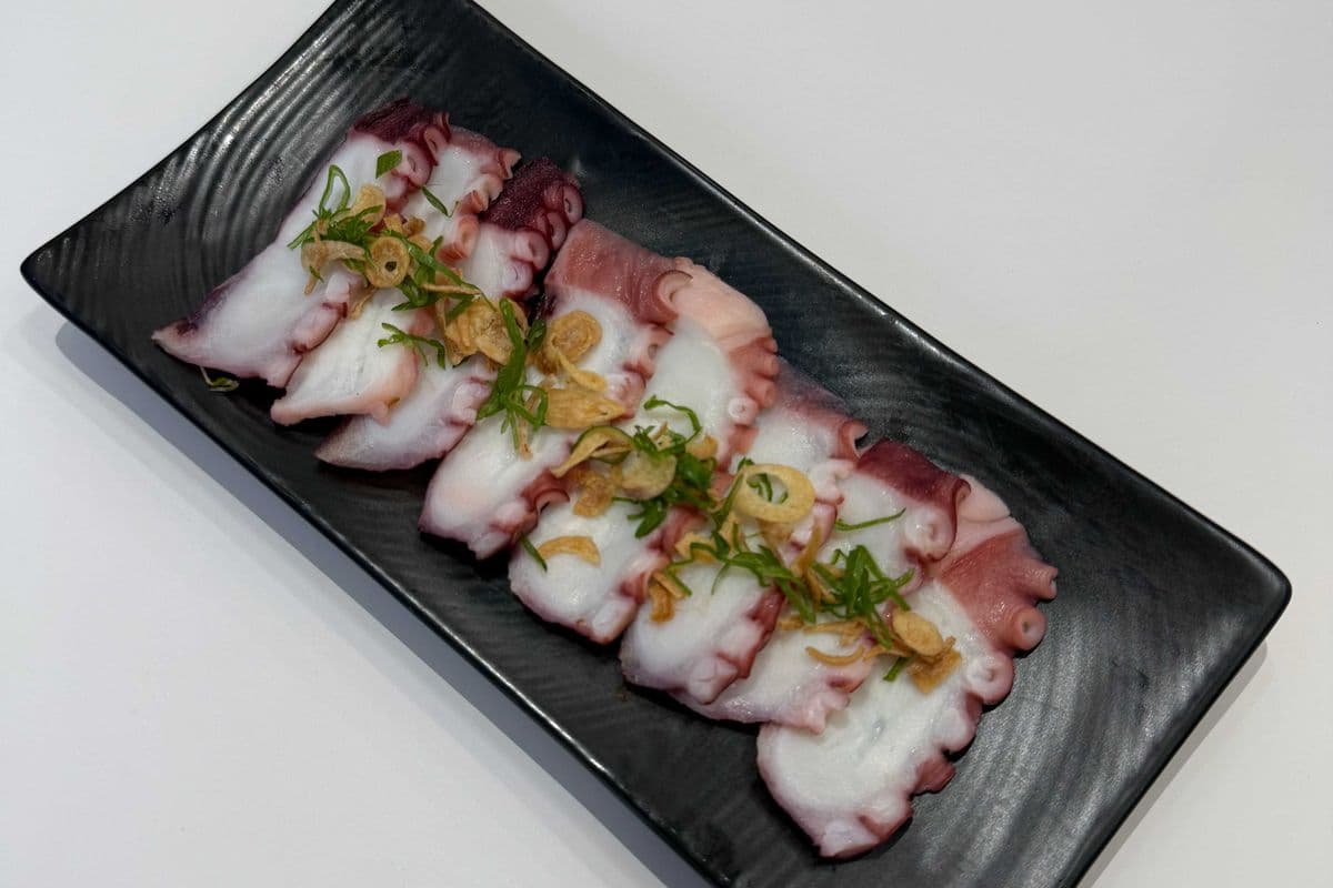 A6. Tako Carpaccio (Octopus) (8 pcs) 薄切八爪魚