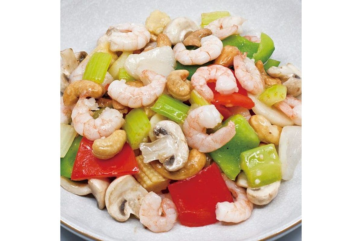 26. Pan-Fried Diced Shrimp, Cashews, and Vegetables 油泡虾丁