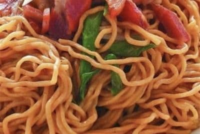 F05. BBQ Pork with Seasonal Vegetable Fried Noodle 时菜叉烧炒面
