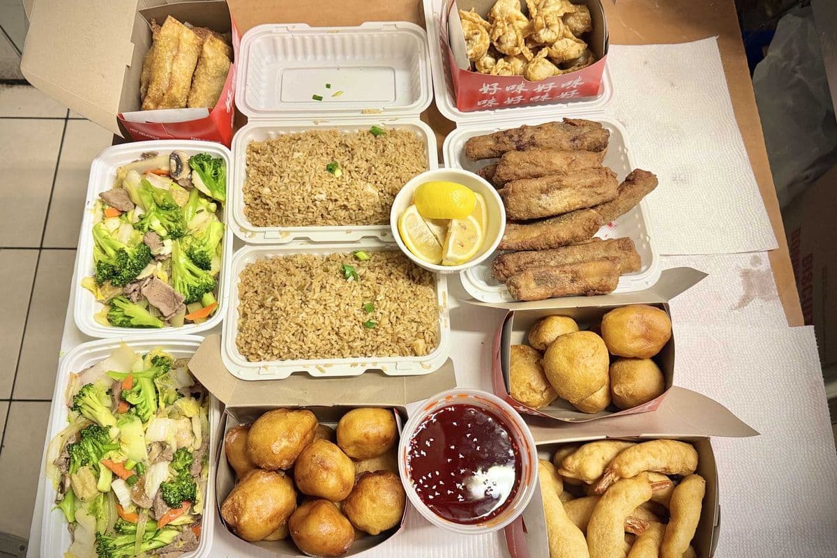 Dinner For 6 (6 egg rolls, (18) chicken balls, (12) bons+lemon , (12) shrimp, (24)wontons,(2) beef greens, and two rice, 24 oz sauce))