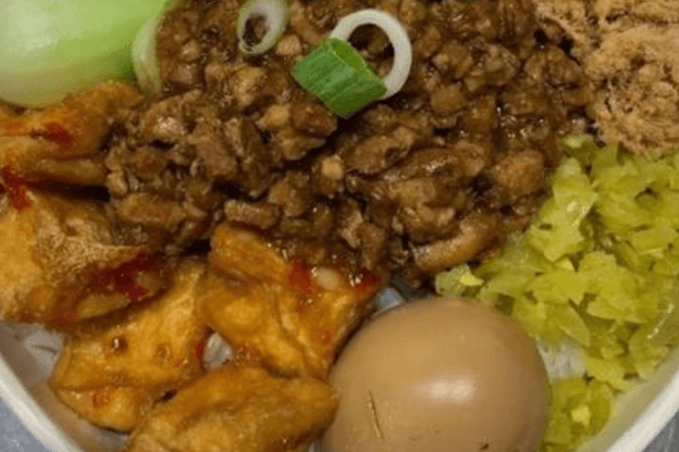 Taiwanese Braised Pork with Sauce on Rice 老街滷肉飯
