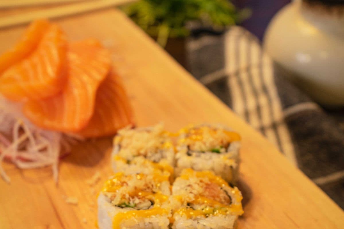 Salmon Sashimi and Spicy Salmon Roll Combo