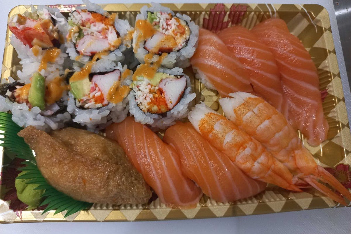 46. Sushi Combo (California Roll 6pcs, Sushi 8pcs , and Miso Soup)
