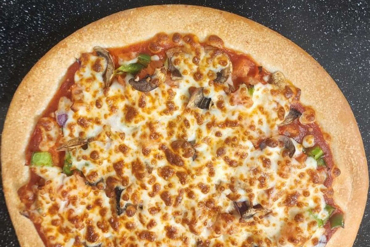 Medium The Works PIzza