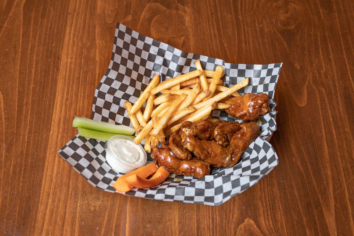 Wings (1 Lb) and Fries Combo