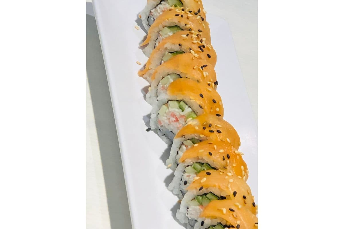145. Smoked Salmon Roll (10 pcs)