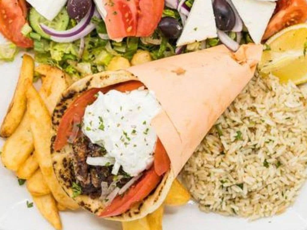 -- # 1  (PORC) Assiette de pita au porc souvlaki / Pork Souvlaki Pita Dish