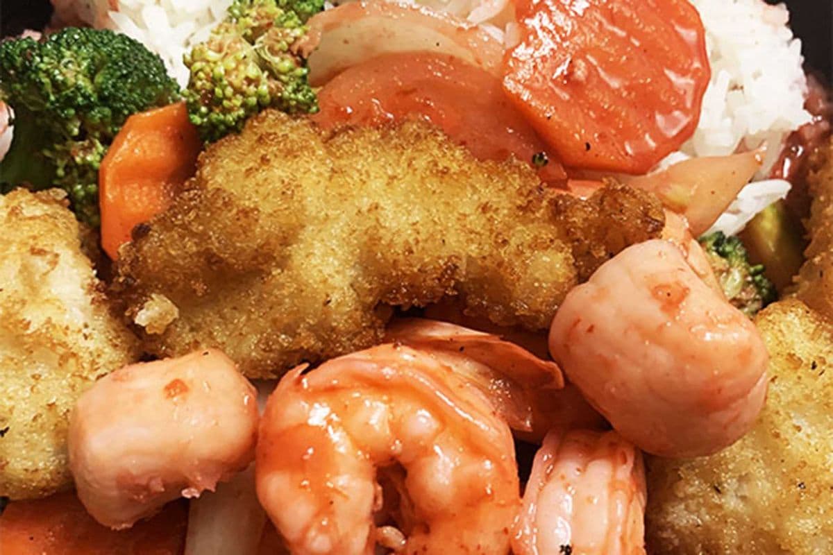 T12. Sizzling de fruits de mer avec cari et lait de coco / Seafood Sizzling with Curry, Coconut Milk, and Vegetables