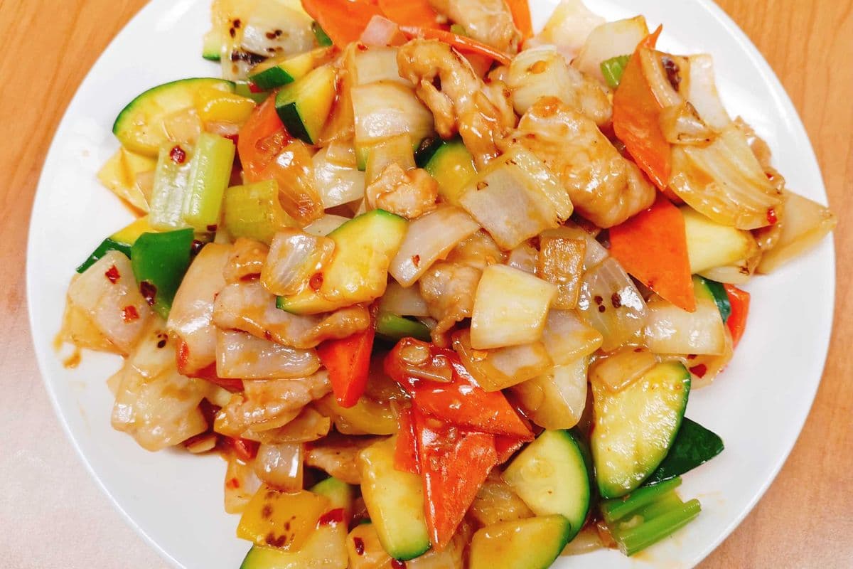 M4. Yu-Shiang Shredded Chicken or Pork