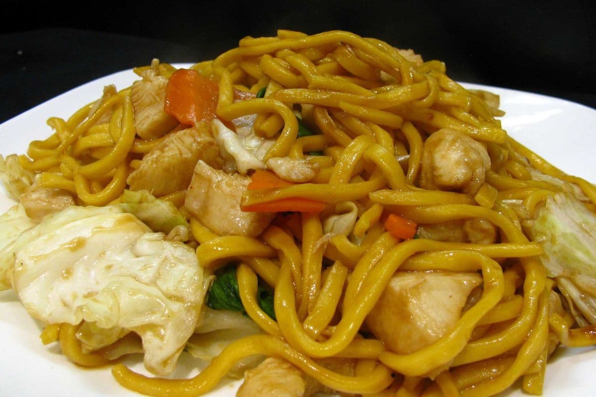 F8. Chicken Stir-Fried Noodles