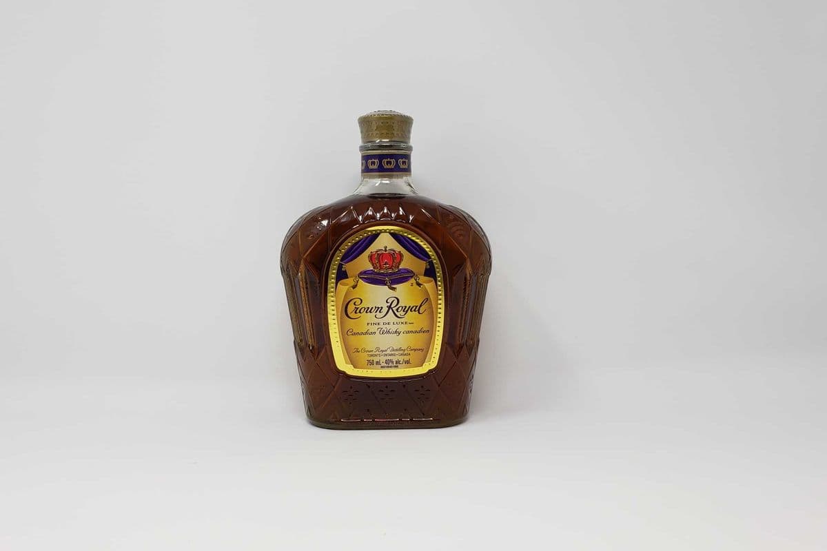 CROWN ROYAL WHISKY (1 x 750ml)