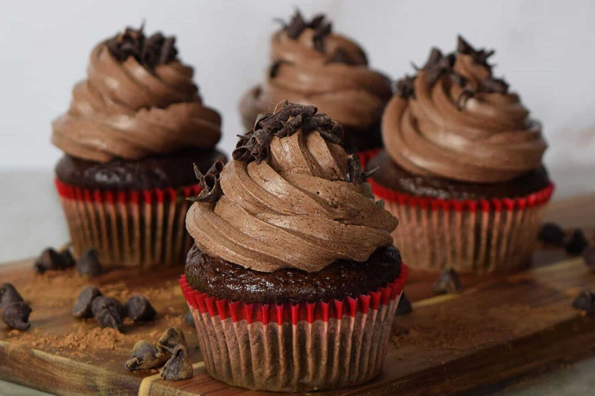 Double Chocolate Cupcakes (4 pcs)