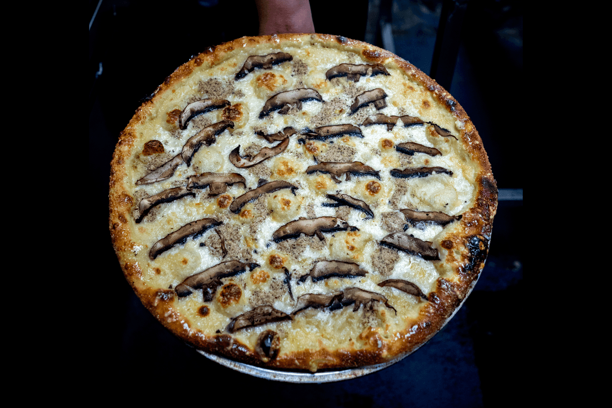 18" The Cosmo Pizza