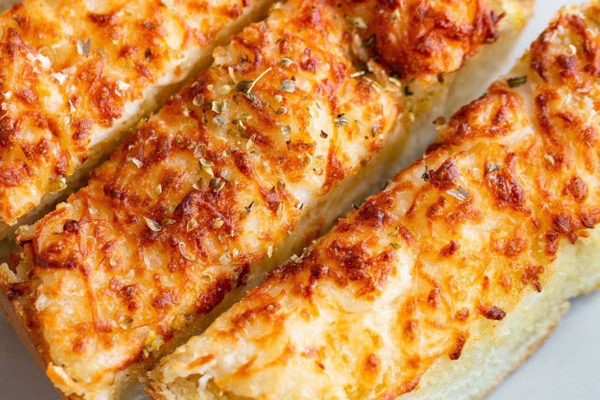 Cheesy Bread (760 Cal)
