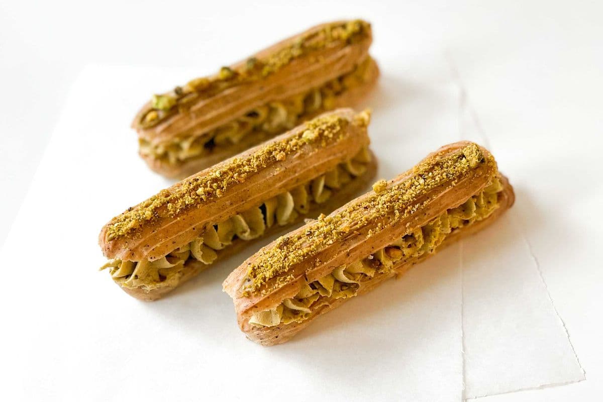 Éclair à la pistache / Pistachio Éclair (120g)