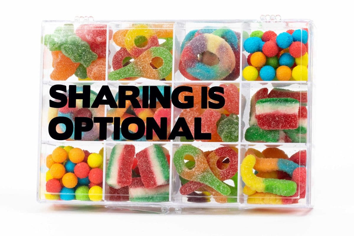 Assorted Candy 12 Piece Snackle Box