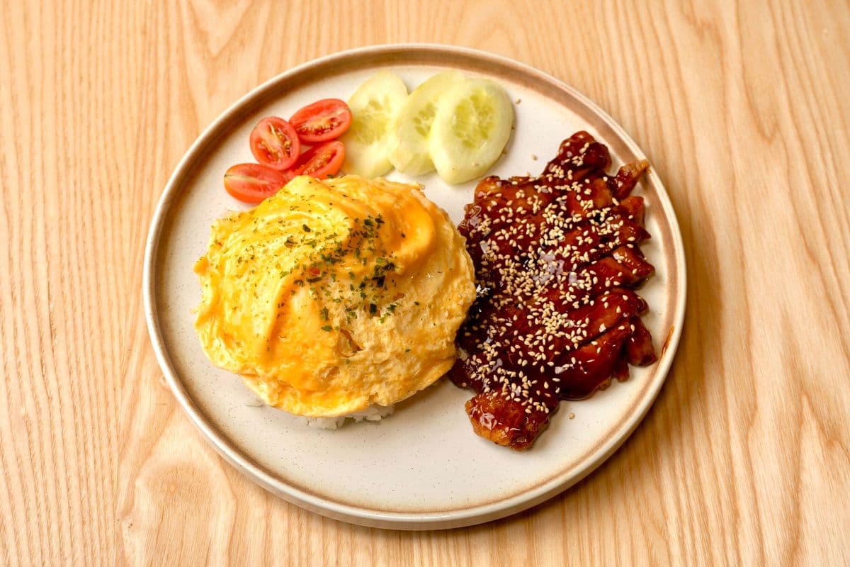 JP106. 照燒汁雞扒滑蛋丼 / Crispy Chicken with Fluffy Egg and Teriyaki Sauce Rice Bowl