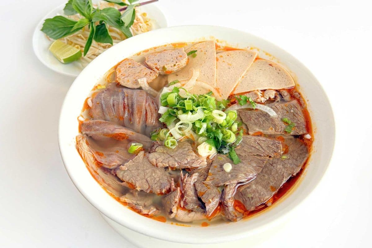 22. Bun Bo Hue (Hue Spicy Noodle Soup)