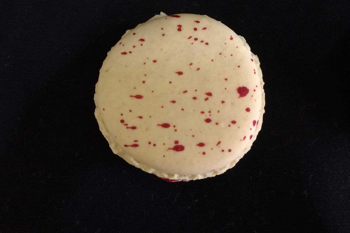 Saffron Ginger Vanilla Macaron