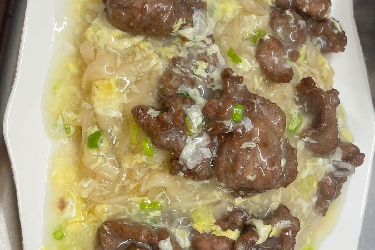 Beef Chow Fun with Egg Gravy 滑蛋牛河