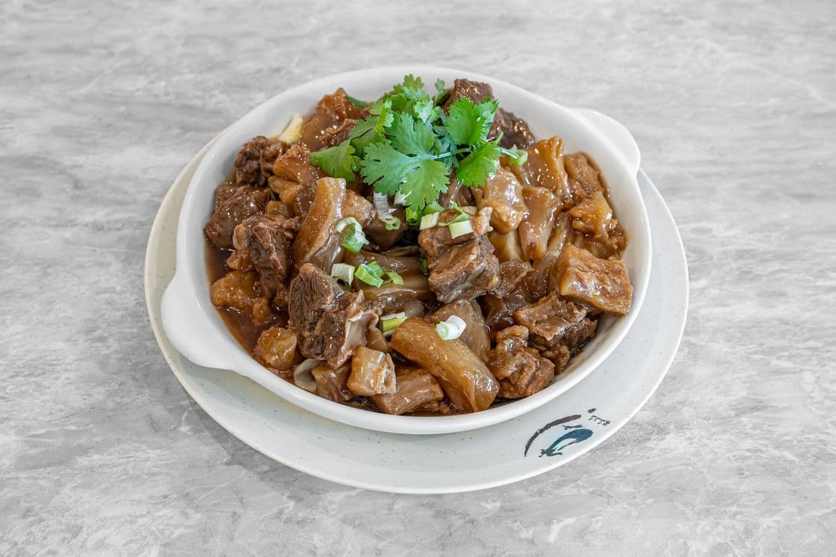 123. Braised Beef Brisket and Beef Tendon Hot Pot 柱候牛筋腩煲