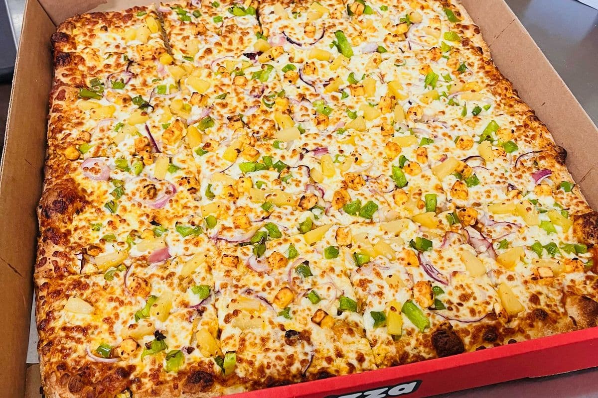 18" Square Butter Chicken Pizza