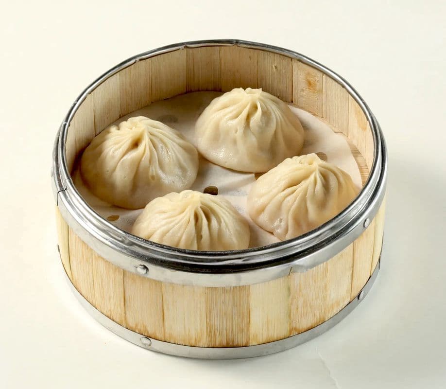 Steamed Shanghai Dumplings / 南翔小籠包.