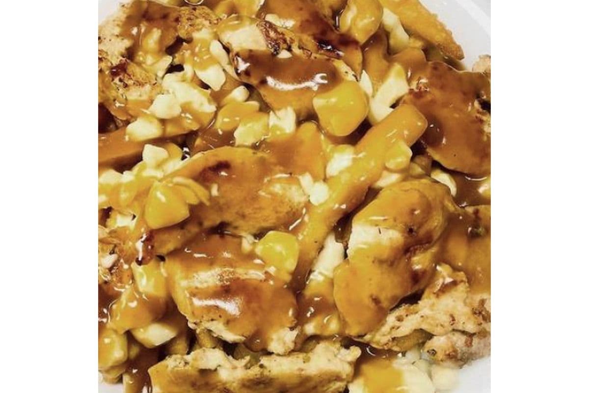 Poutine au poulet grillé petite / Small Grilled Chicken Poutine