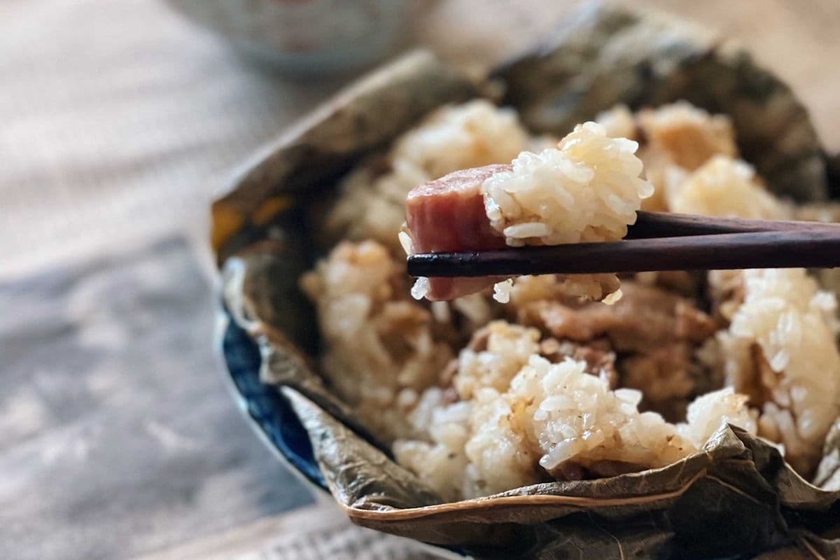 Wrapped Sticky Rice with Chicken and Pork (1350 gm) (10 pcs) ((1350 gm) (10 pcs))