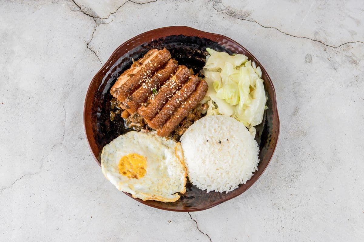 B3. Hainan Braised Pork Rice 海南扣肉饭