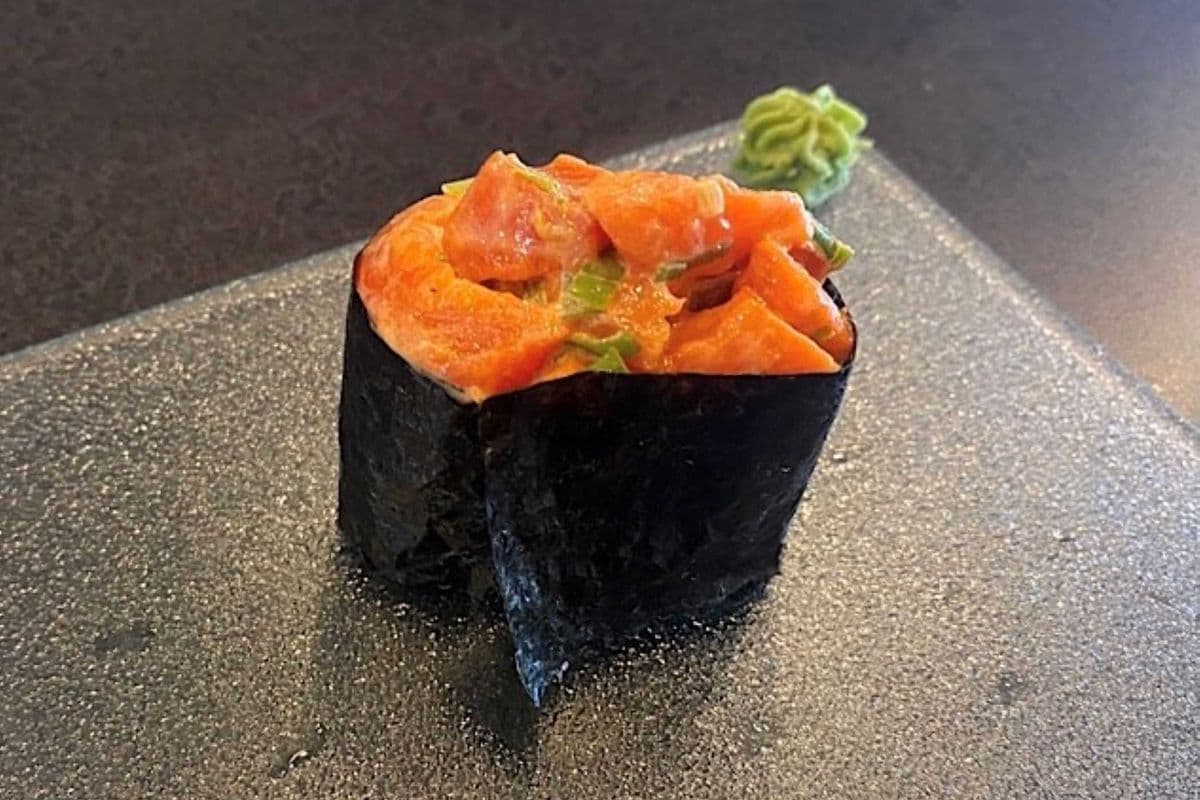 Spicy Salmon Nigiri (1 Pc)