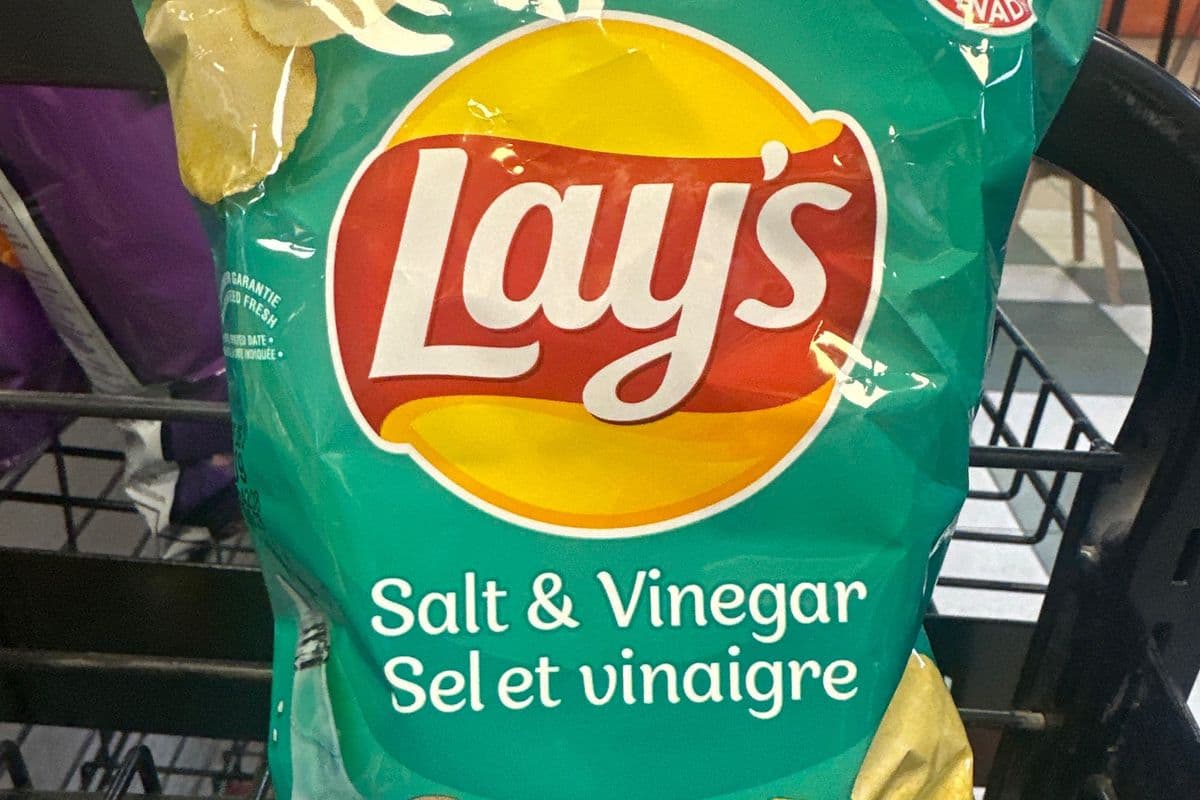 Lay's Salt and Vinegar (Big) (235g)