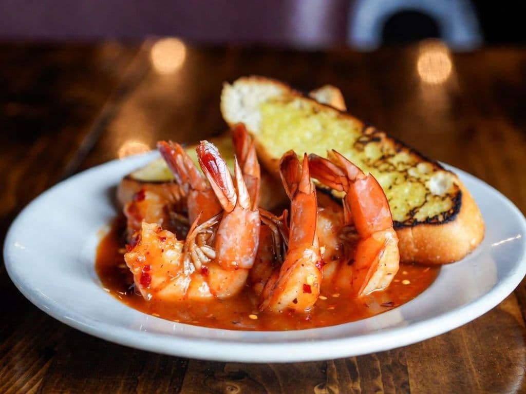 Crevettes Fra Diavolo avec pain a l'ail  / Shrimp Fra Diavolo  with garlic bread