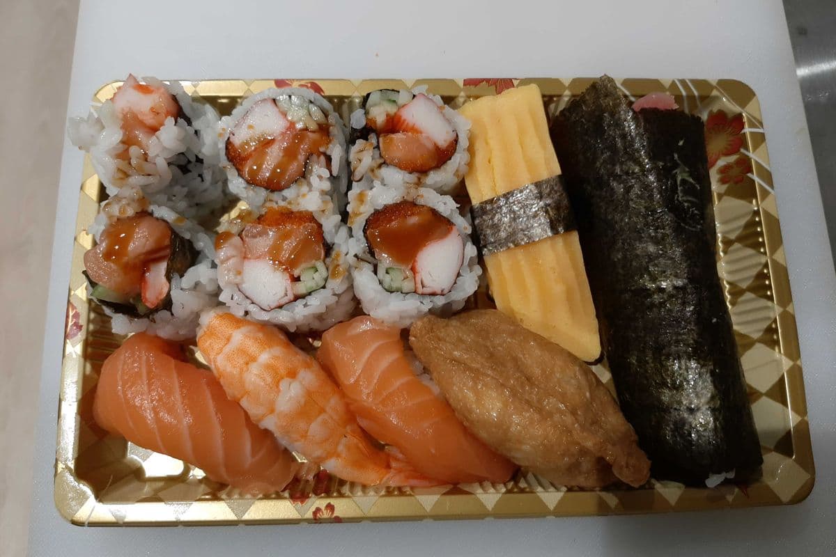 12. BC Roll 6pcs(Torched Salmon, Crab Stick, Cucumber, Unagi Sauce, Fish Roe)+Chef Choice Sushi 5pcs+Tuna Avocado Hand Roll 1pc