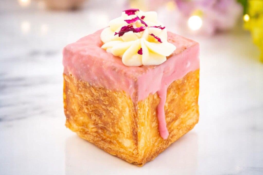 CUBE CROISSANT - RASPBERRY