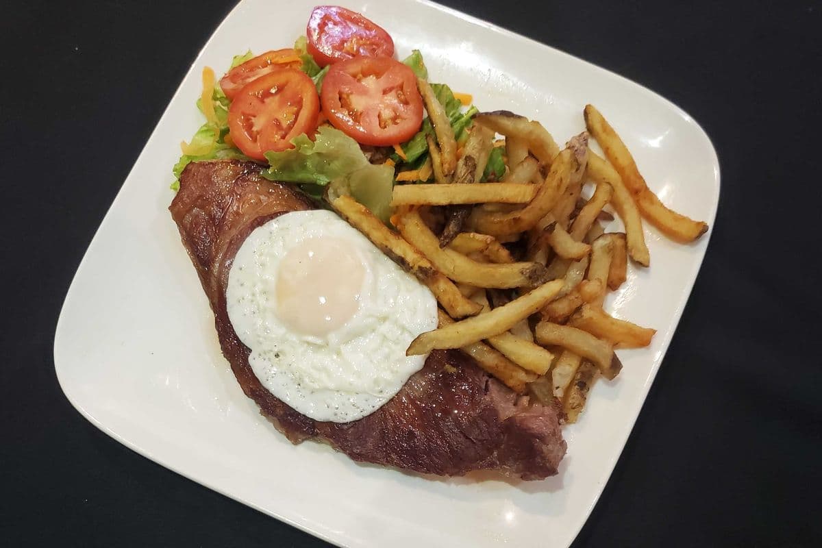 "Bitoque" Bifteck avec œuf / Our famous Steak with Egg