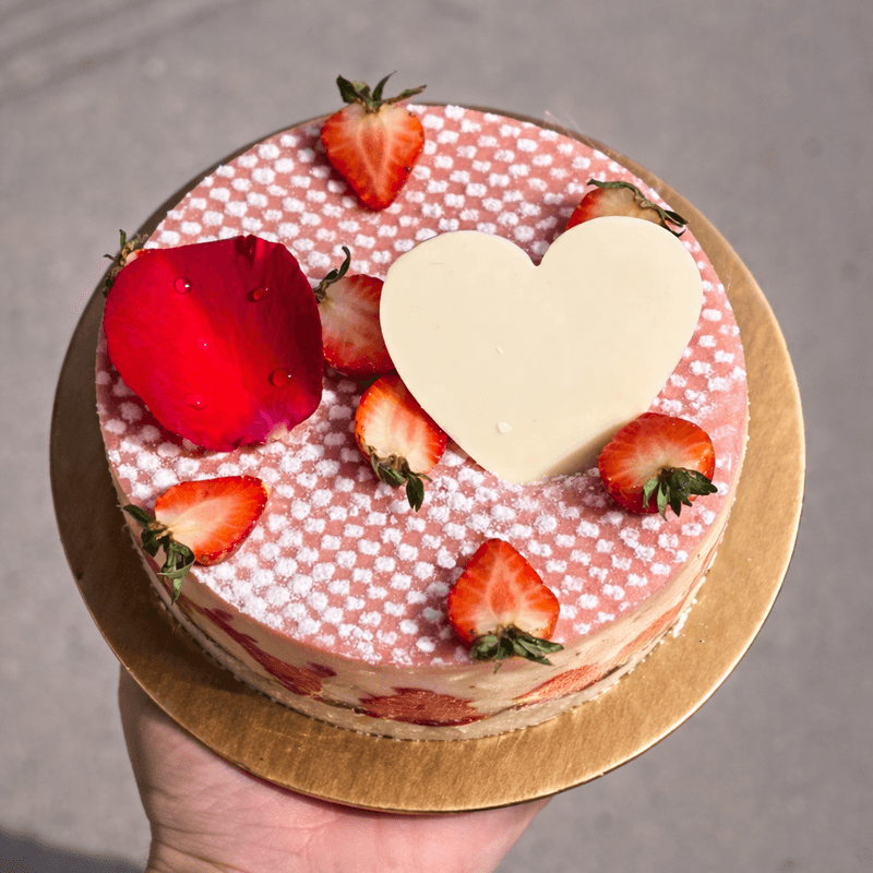Fraisier 6-8 personnes / Strawberry cake for 6-8 people