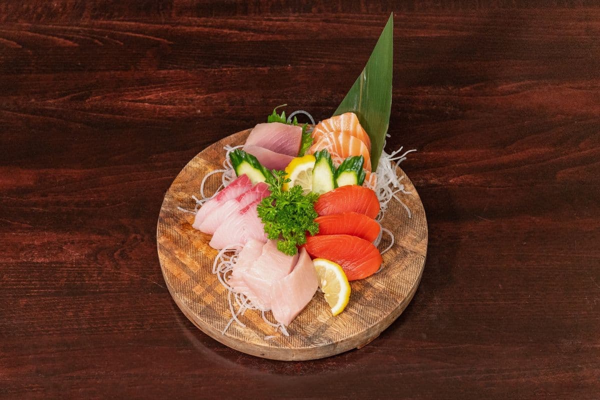 Assorted Sashimi (15 pcs)
