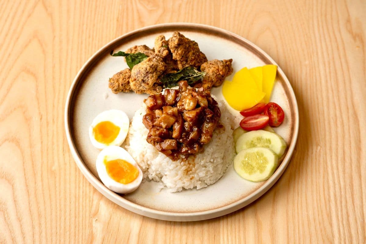 TW402. 台式滷肉鹽酥雞丼 / Taiwanese Popcorn Chicken with Braised Pork Belly Rice Bowl