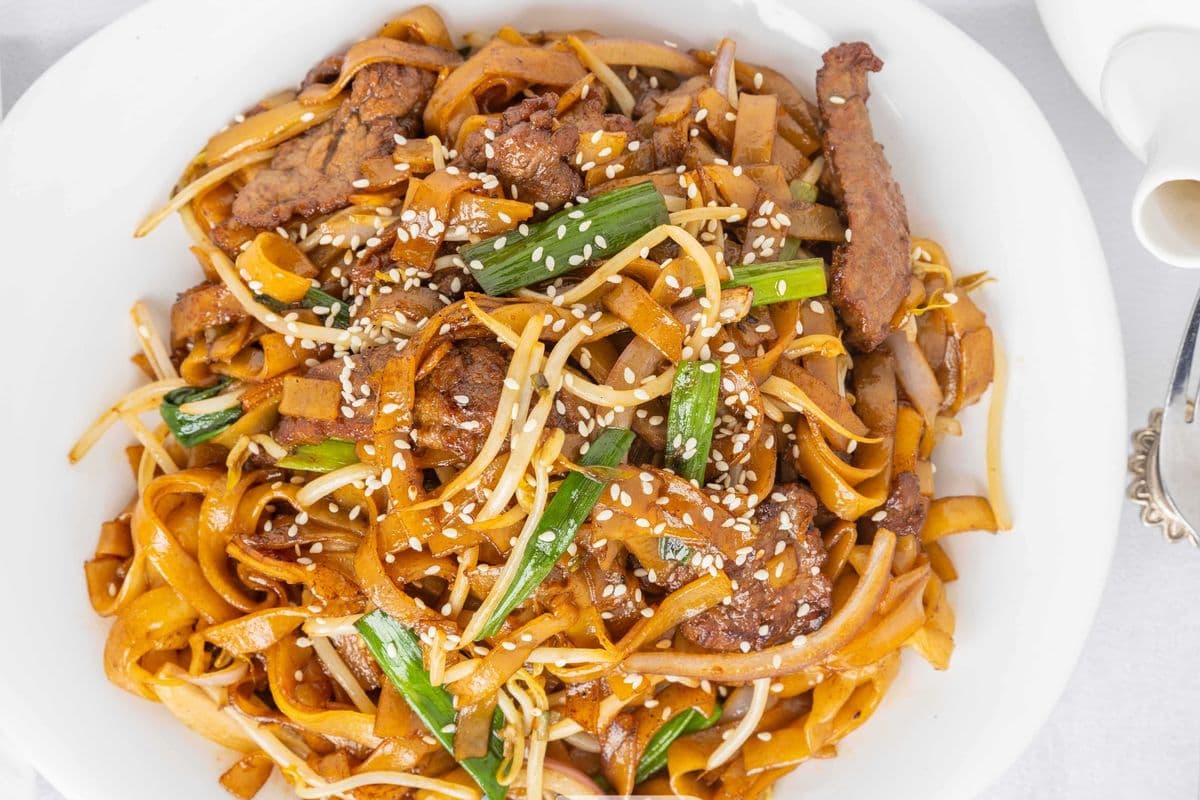 N09. Fried Rice Noodles with Sliced Beef and Soya Sauce