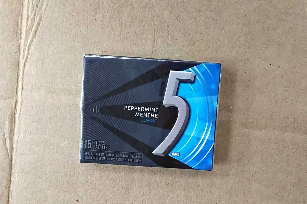 5 GUM, Peppermint-Cobalt Flavoured Sugar Free Chewing Gum, 15 Sticks, 1 Pack.