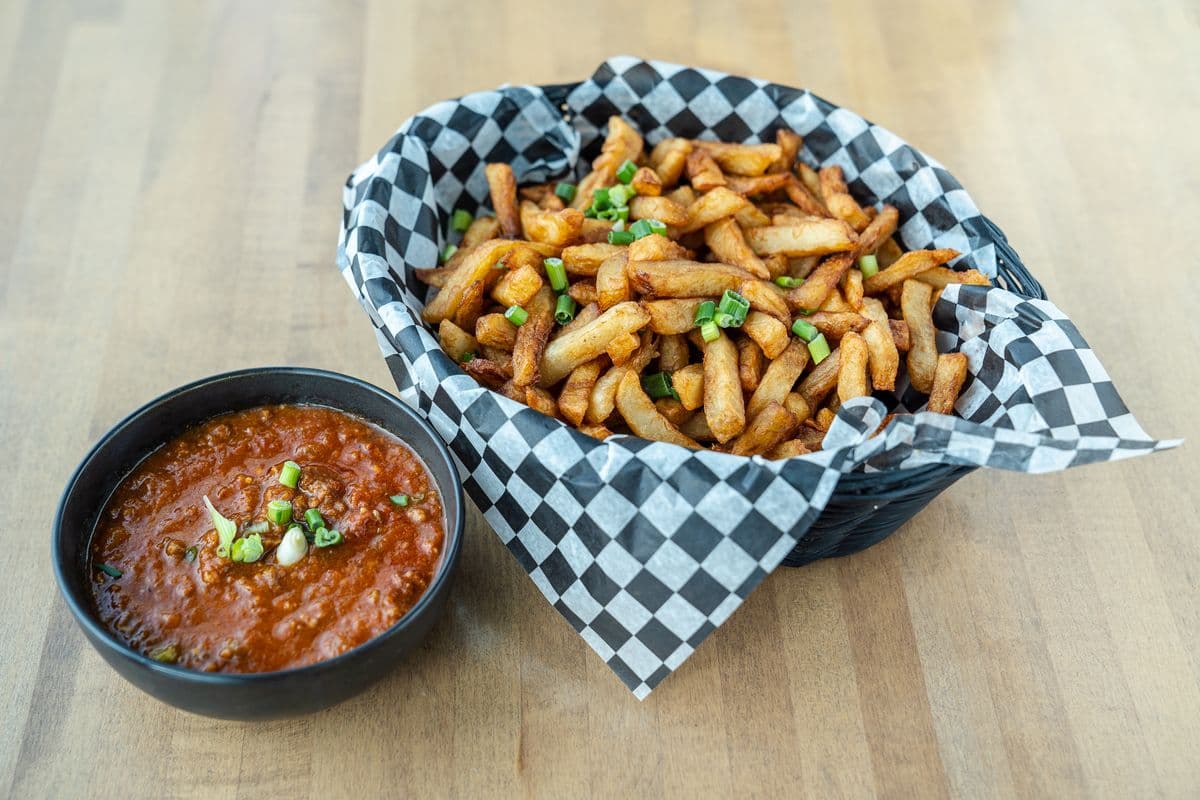 Frites sauce à la viande / Fries with Meat Sauce
