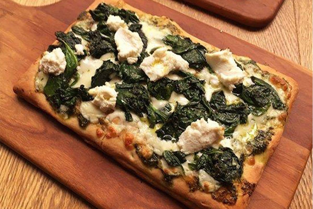 Group Spinach and Ricotta Pizza
