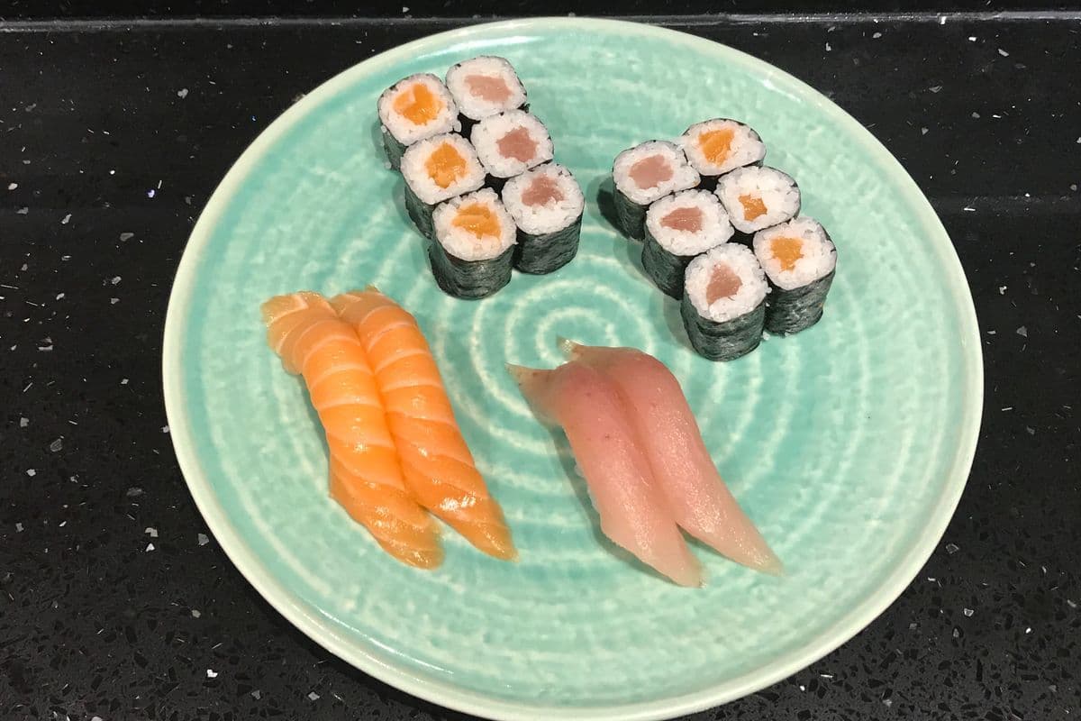 Tuna and Salmon Combo (16 pcs)